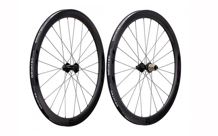 Riteņu komplekts 700C Novatec R4 Disc Carbon Road 45 mm / D791/792 Shimano 11s